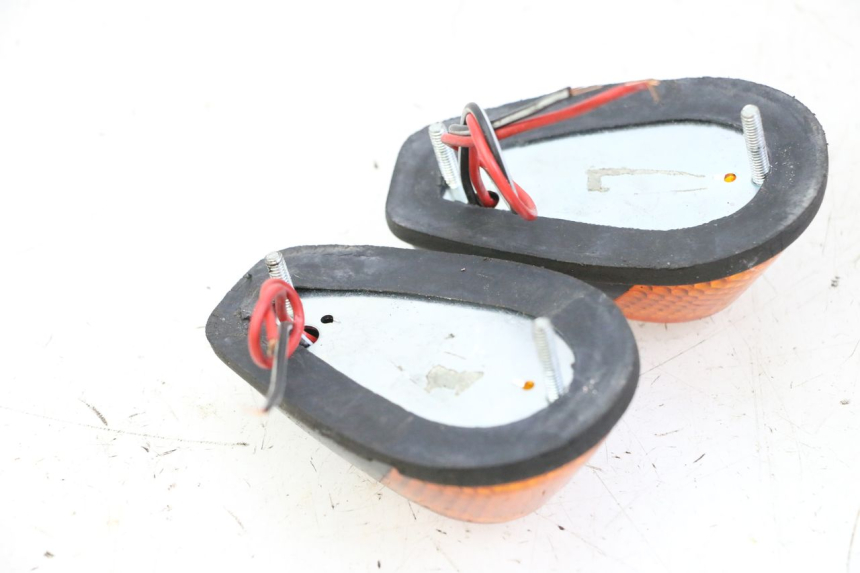 photo de VORNE BLINKER YAMAHA FJ 36Y 1100 (1984 - 1985) - Detailansicht des Bauteils