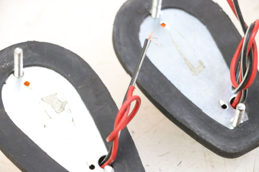 photo de VORNE BLINKER YAMAHA FJ 36Y 1100 (1984 - 1985) - Zoom auf Gebrauchszustand