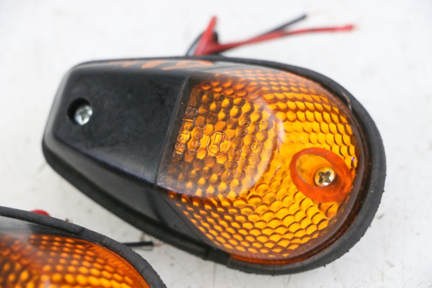 photo de VORNE BLINKER YAMAHA FJ 36Y 1100 (1984 - 1985) - Oberflächenzustand und Material