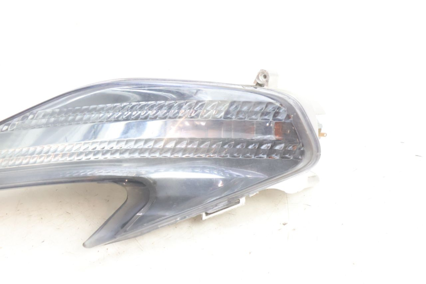photo de VORNE LINKS BLINKER APRILIA ATLANTIC S 125 (2010 - 2013) - Zoom auf Gebrauchszustand