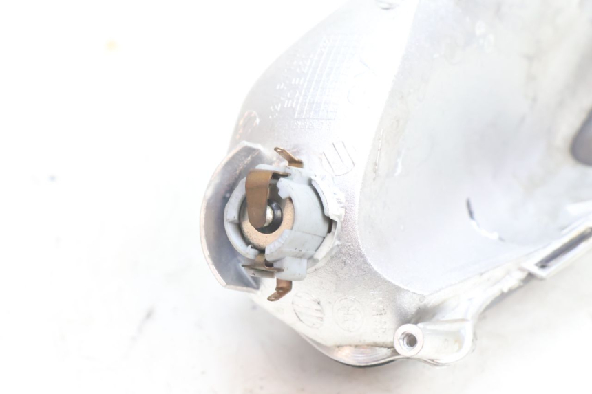 photo de VORNE LINKS BLINKER APRILIA ATLANTIC S 125 (2010 - 2013) - Details der Befestigungspunkte