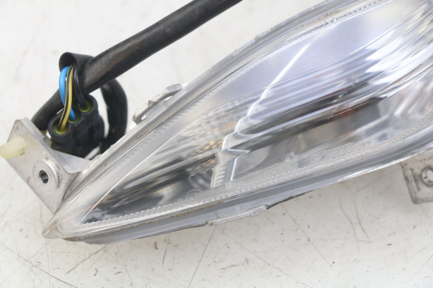 photo de LINKS VORDERES BLINKLICHT PIAGGIO FLY 4T 50 (2013 - 2017) - Details der Befestigungspunkte