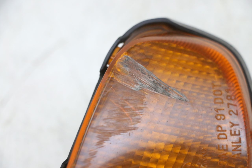 photo de VORNE LINKS BLINKER HONDA CBR F 1000 (1993 - 1996) - Zoom auf Gebrauchszustand