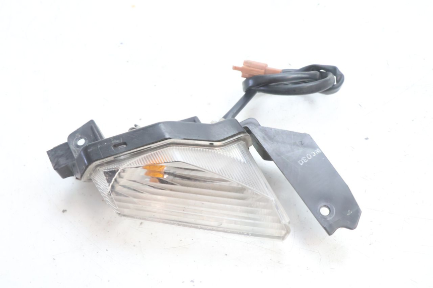 photo de VORNE LINKS BLINKER YAMAHA N-MAX NMAX 125 (2021 - 2024) - Zoom auf Gebrauchszustand