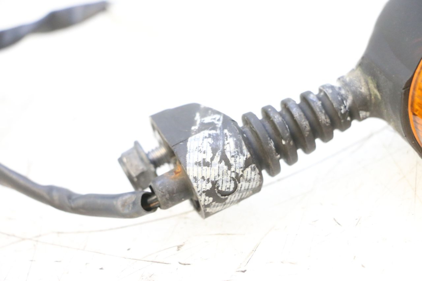 photo de LINKS VORDERES BLINKLICHT YAMAHA NEOS NEO'S 4T 50 (2008 - 2016) - Zoom auf Gebrauchszustand