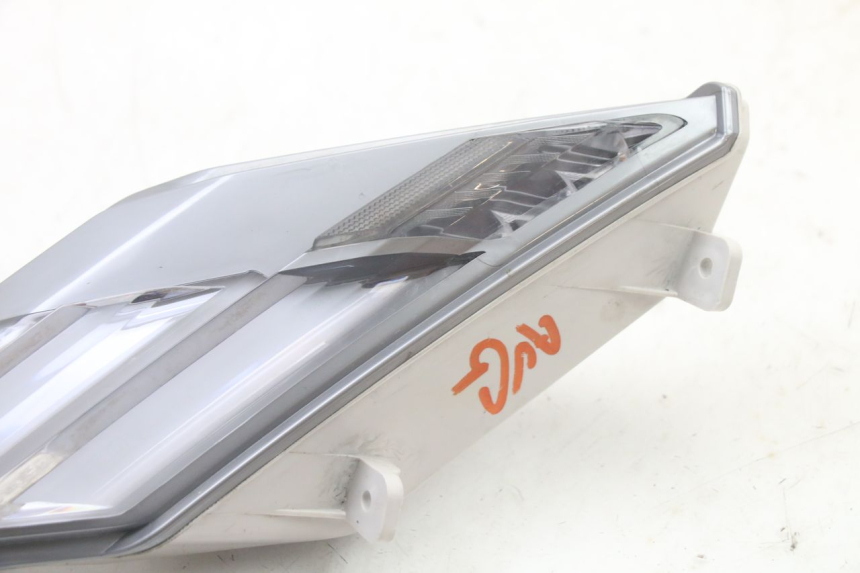 photo de VORNE LINKS BLINKER PEUGEOT TWEET 4T 50 (2023 - 2025) - Zoom auf Gebrauchszustand