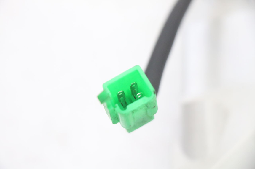 photo de VORNE LINKS BLINKER PEUGEOT TWEET 4T 50 (2023 - 2025) - Oberflächenzustand und Material