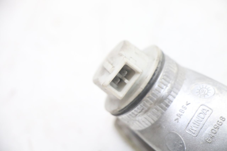 photo de VORNE LINKS BLINKER PIAGGIO VESPA LX IE 125 (2010 - 2012) - Oberflächenzustand und Material