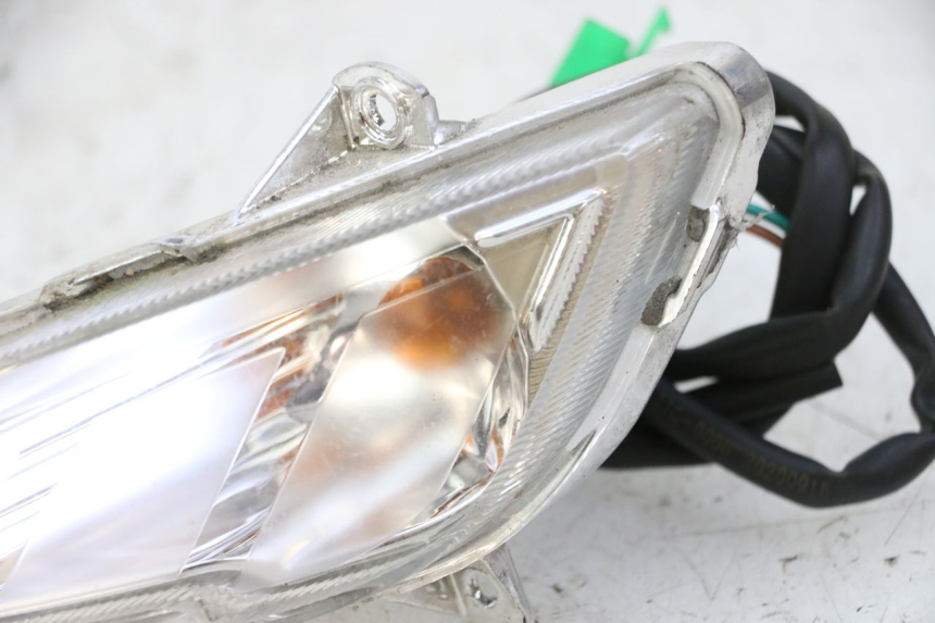 photo de LINKS VORDERES BLINKLICHT PEUGEOT TWEET 4T 50 (2018 - 2022) - Details der Befestigungspunkte