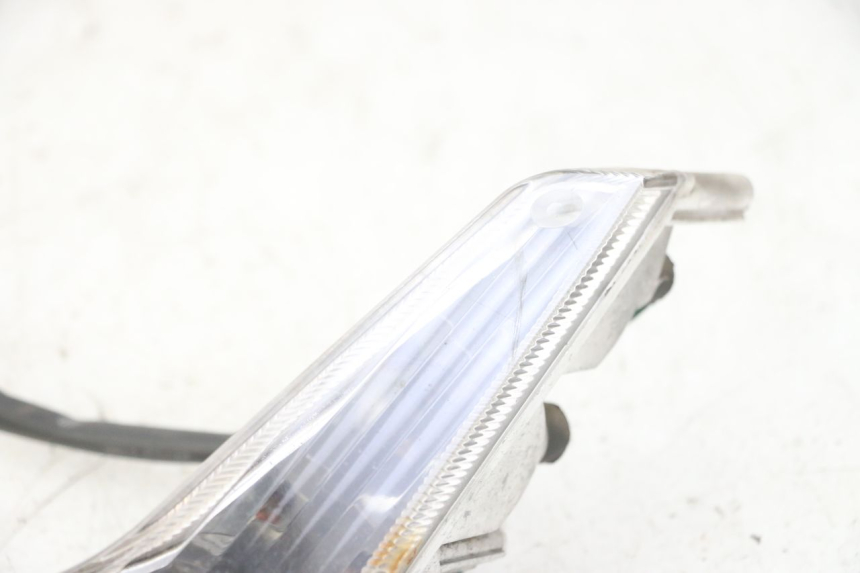 photo de LINKS VORDERES BLINKLICHT PEUGEOT VIVACITY NEW 4T 50 (2008 - 2017) - Details der Befestigungspunkte