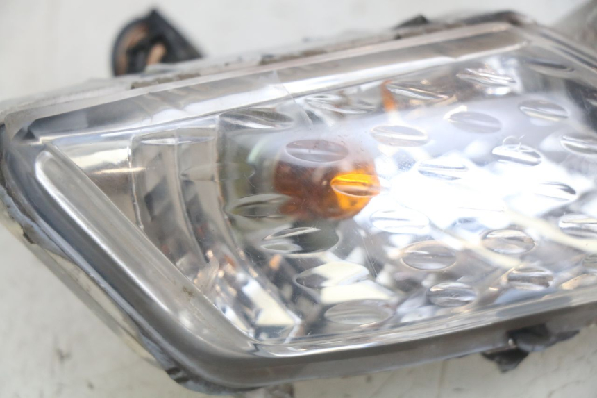 photo de LINKS VORDERES BLINKLICHT YAMAHA X-MAX XMAX 250 (2006 - 2009) - Zoom auf Gebrauchszustand