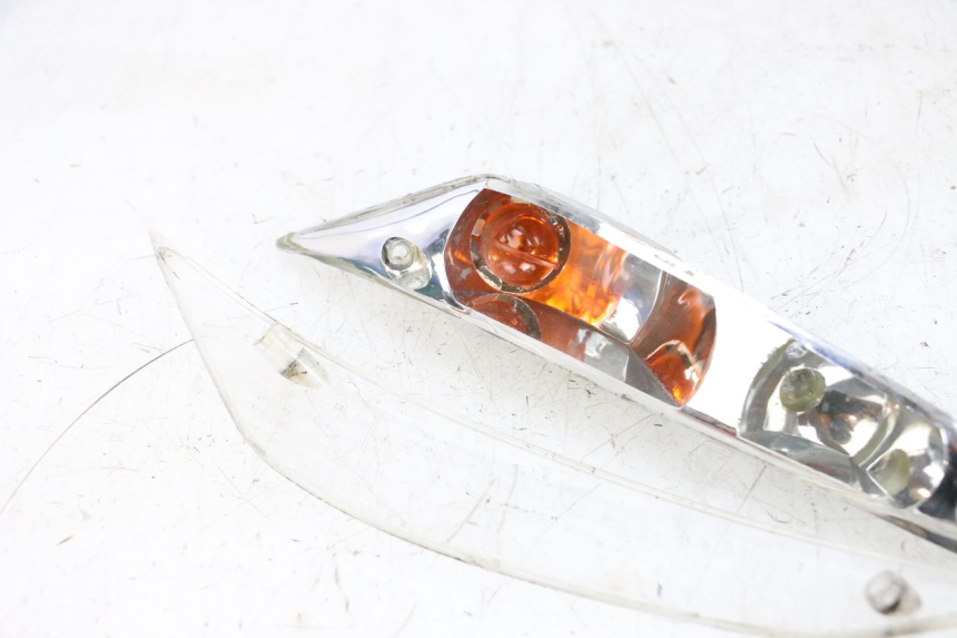 photo de LINKS VORDERES BLINKLICHT PIAGGIO ZIP 2T 50 (2009 - 2019) - Oberflächenzustand und Material