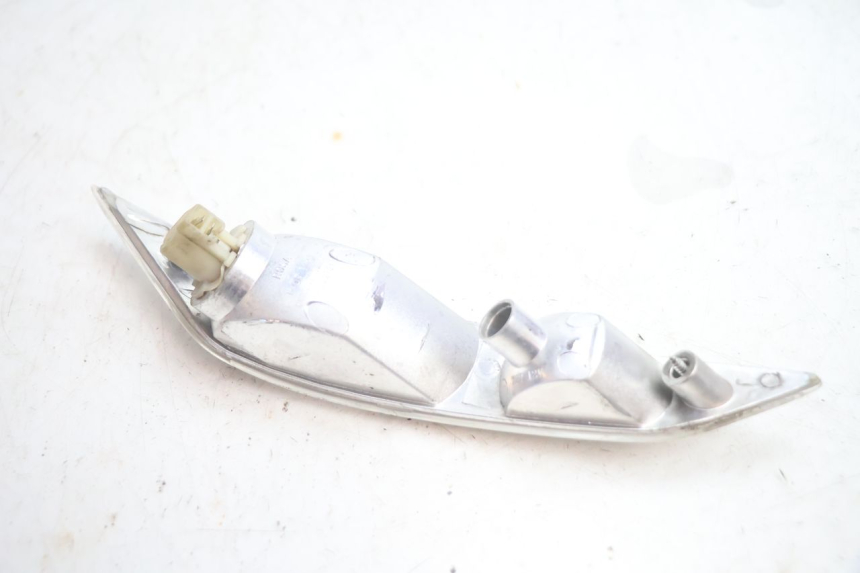 photo de VORNE LINKS BLINKER PIAGGIO ZIP 4T 50 (2018 - 2020) - Details der Befestigungspunkte
