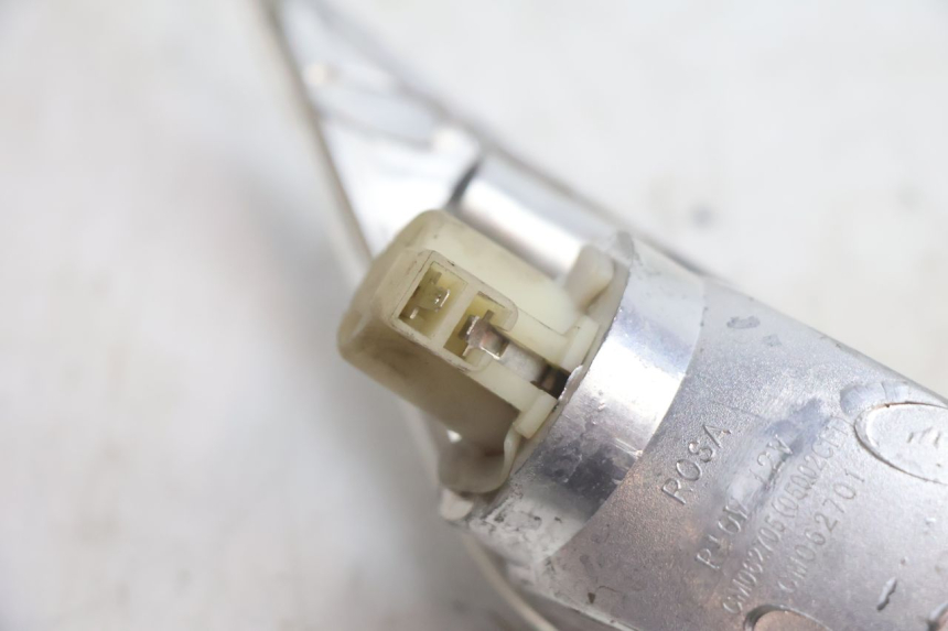 photo de VORNE LINKS BLINKER PIAGGIO ZIP 4T 50 (2018 - 2020) - Oberflächenzustand und Material