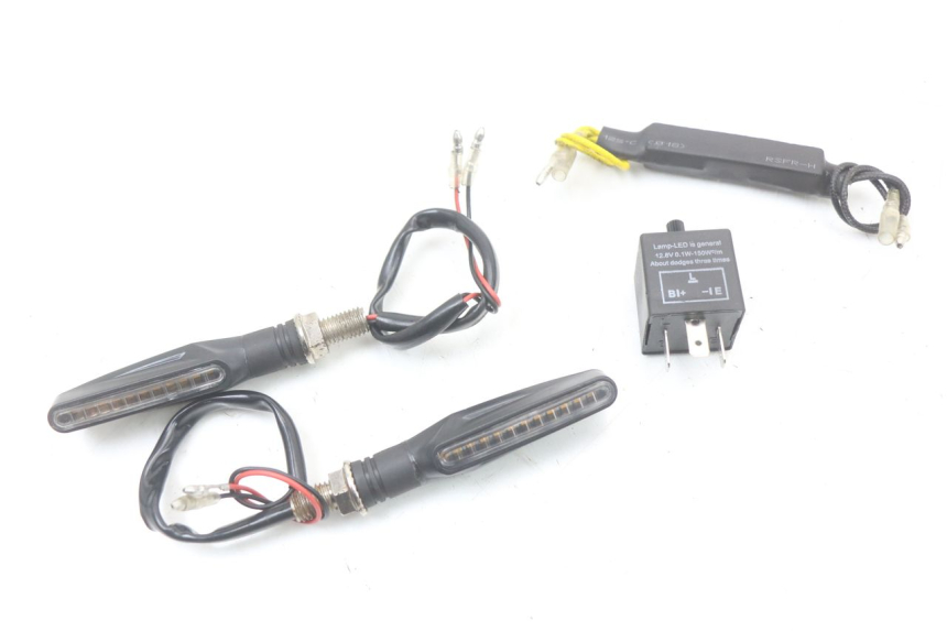 photo de VORNE BLINKER HYOSUNG GTR 125 (2006 - 2008) - Hauptansicht