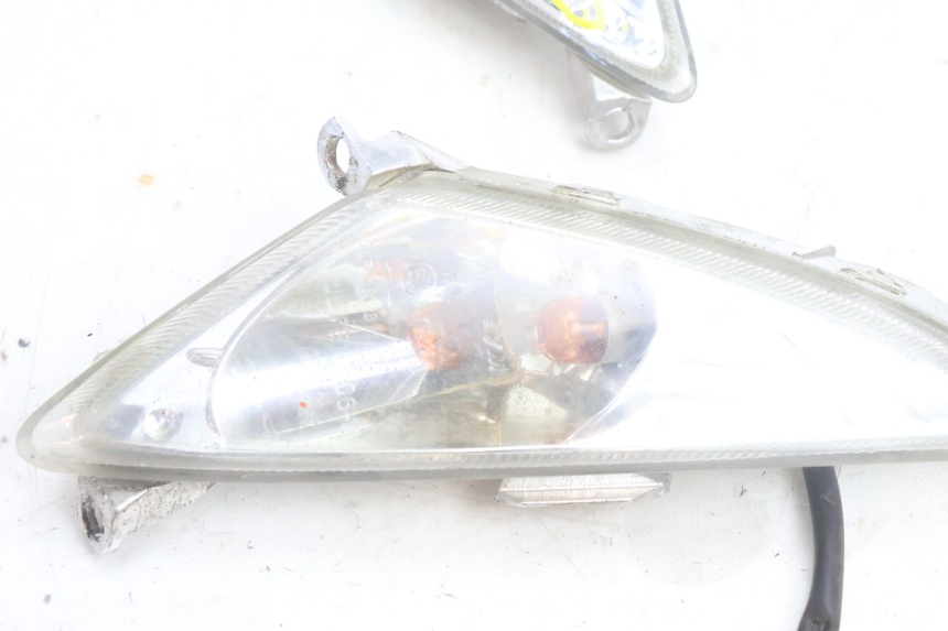 photo de VORNE BLINKER SYM ORBIT 2 4T 50 (2008 - 2017) - Zoom auf Gebrauchszustand
