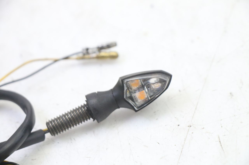 photo de VORNE BLINKER SUZUKI SV S 650 (2003 - 2009) - Details der Befestigungspunkte