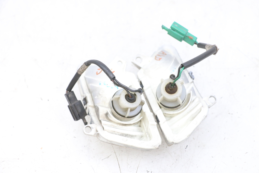 photo de VORDERBLINKER YAMAHA XMAX X-MAX 125 (2006 - 2009) - Alternative Perspektive