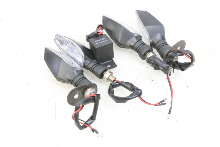 photo de VORNE BLINKER KAWASAKI ZR 7 750 (1999 - 2004) - Detailansicht des Bauteils