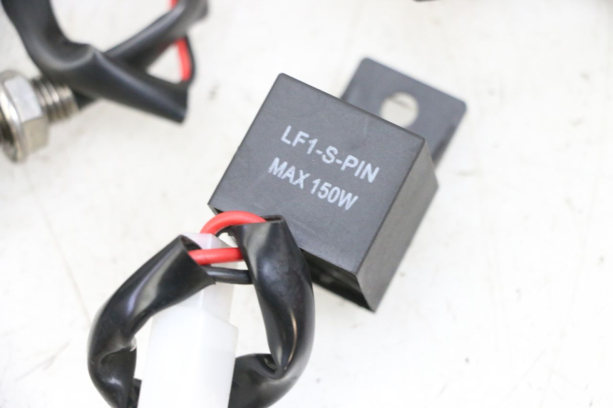 photo de VORNE BLINKER KAWASAKI ZR 7 750 (1999 - 2004) - Charakteristische Merkmale