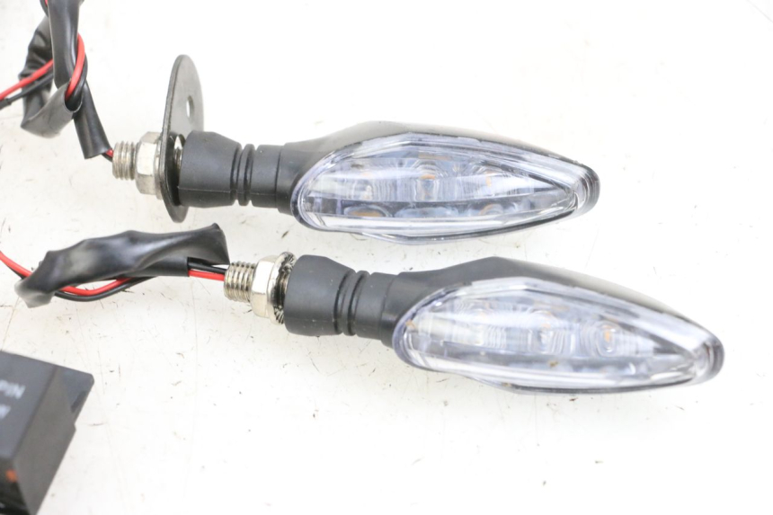 photo de VORNE BLINKER KAWASAKI ZR 7 750 (1999 - 2004) - Hochauflösende Nahaufnahme