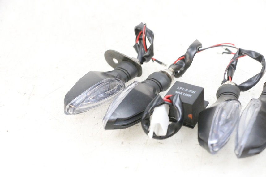 photo de VORNE BLINKER KAWASAKI ZR 7 750 (1999 - 2004) - Zoom auf Gebrauchszustand