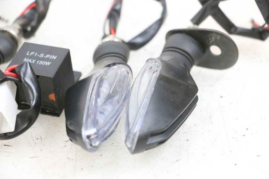 photo de VORNE BLINKER KAWASAKI ZR 7 750 (1999 - 2004) - Alternative Perspektive