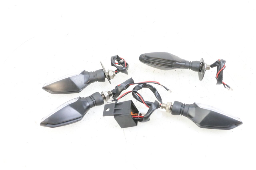 photo de VORNE BLINKER KAWASAKI ZR 7 750 (1999 - 2004) - Oberflächenzustand und Material