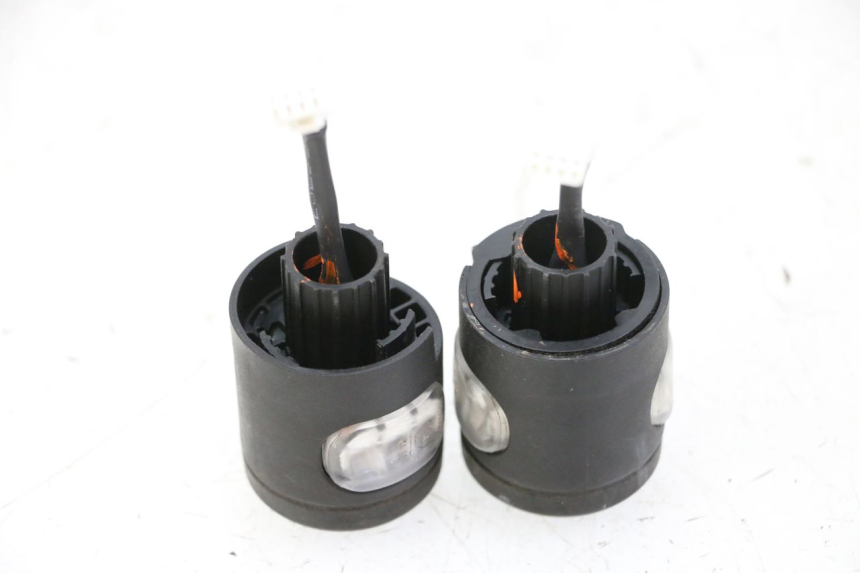 photo de VORNE BLINKER SEGWAY NINEBOT ZT3 PRO 1 - Technische Nahaufnahme