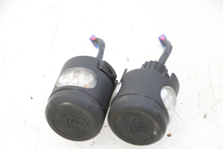 photo de VORNE BLINKER SEGWAY NINEBOT ZT3 PRO 1 - Gesamtansicht des Produkts