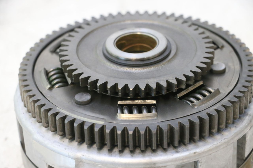 photo de KUPPLUNGSGLOCKE SUZUKI SV S 650 (2003 - 2009) - Detailansicht des Bauteils