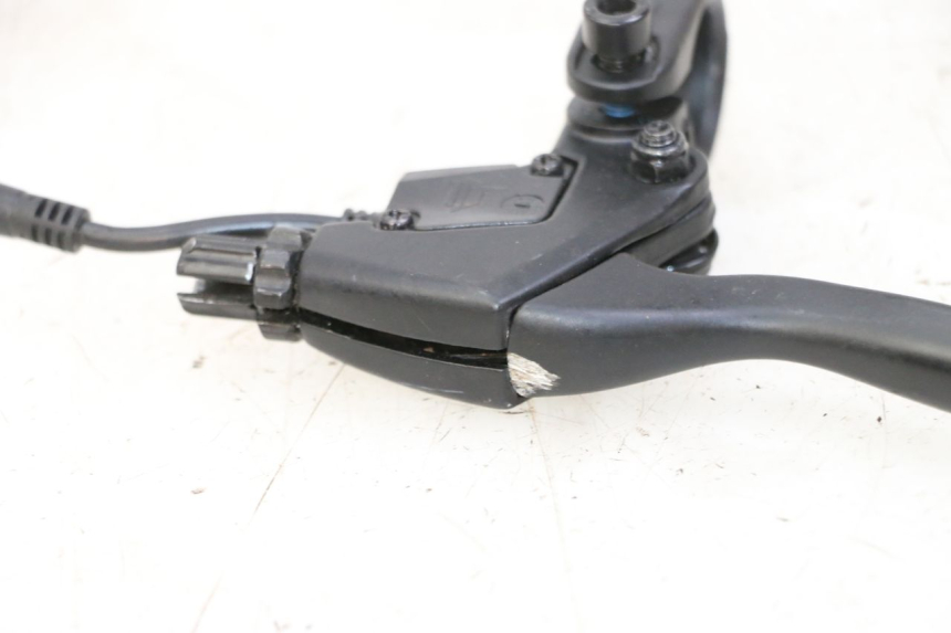 photo de BREMSE KUPPLUNG RECHTS KUKIRIN G2 MASTER 1 - Zoom auf Gebrauchszustand