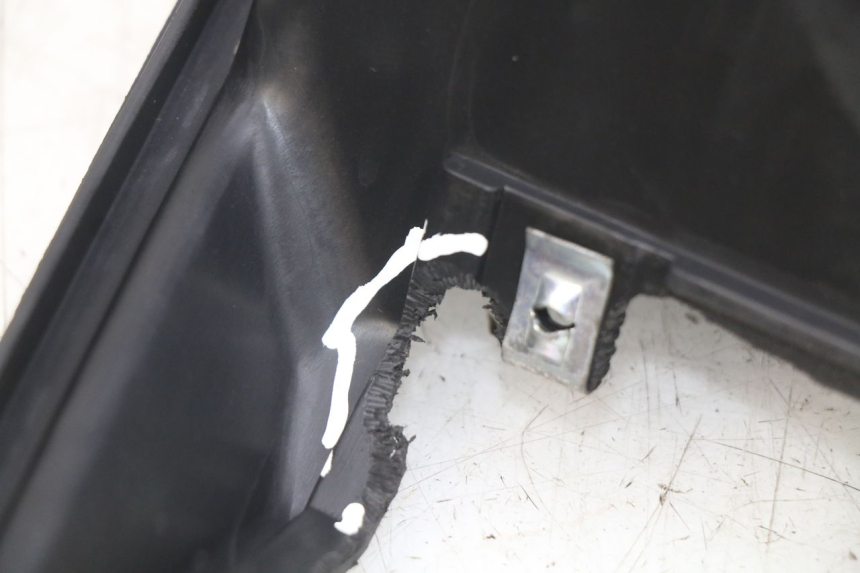 photo de SITZBANKABDECKUNG KYMCO AGILITY 16+ 4T 50 (2018 - 2023) - Zoom auf Gebrauchszustand