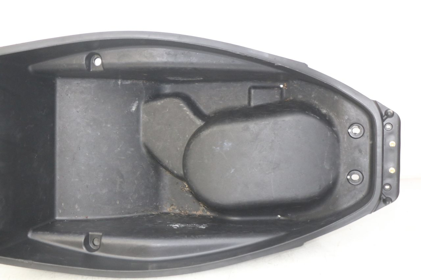 photo de SITZBANKABDECKUNG KYMCO AGILITY 16+ 4T 50 (2018 - 2023) - Geprüftes Gebrauchtteil