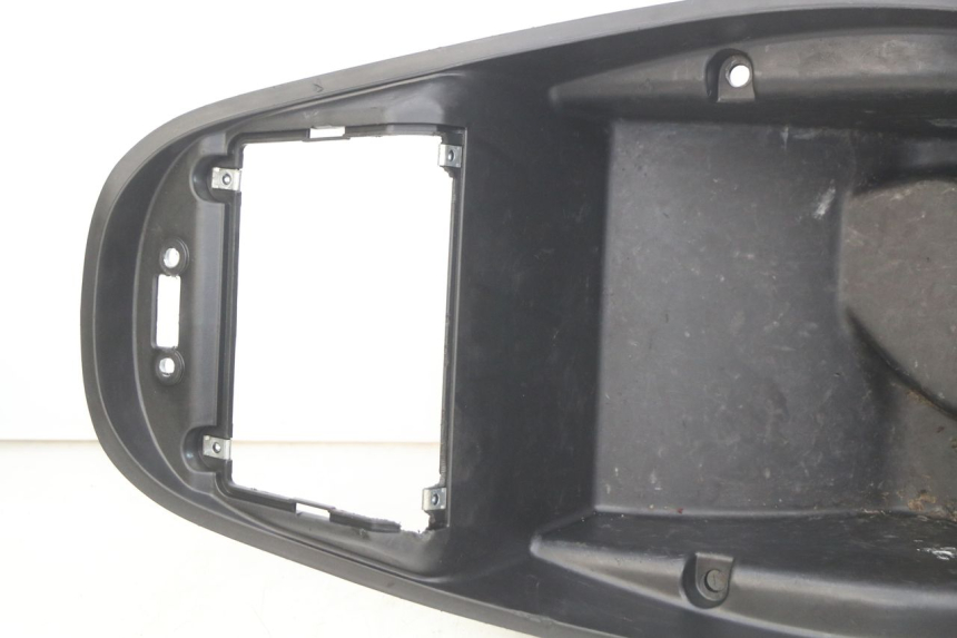 photo de SITZBANKABDECKUNG KYMCO AGILITY 16+ 4T 50 (2018 - 2023) - Kennzeichnungen und Originalreferenzen