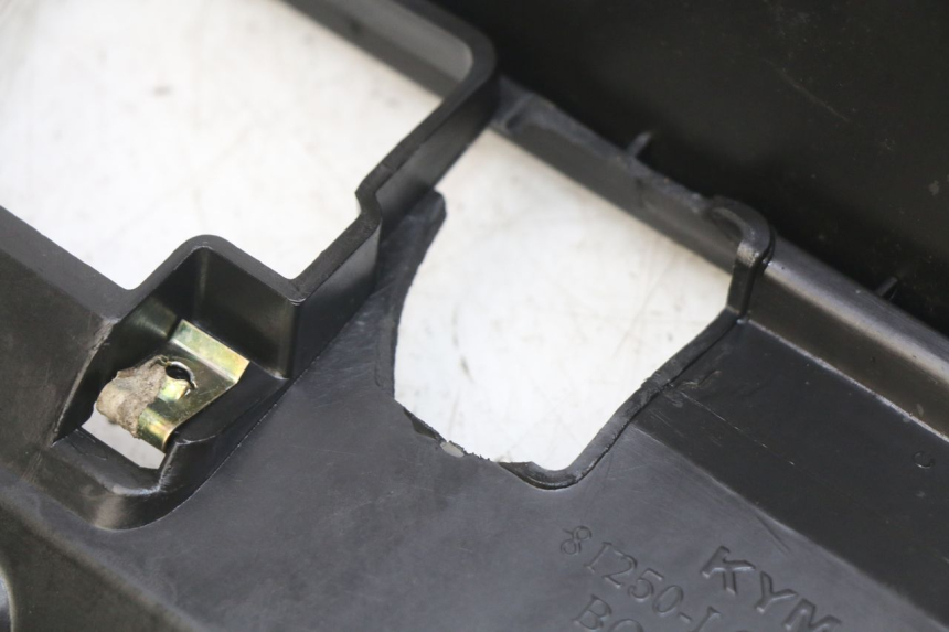 photo de SITZBANKABDECKUNG KYMCO AGILITY RS 4T 50 (2009 - 2013) - Zoom auf Gebrauchszustand