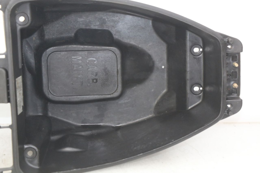 photo de SITZBANKABDECKUNG KYMCO AGILITY RS 4T 50 (2009 - 2013) - Oberflächenzustand und Material