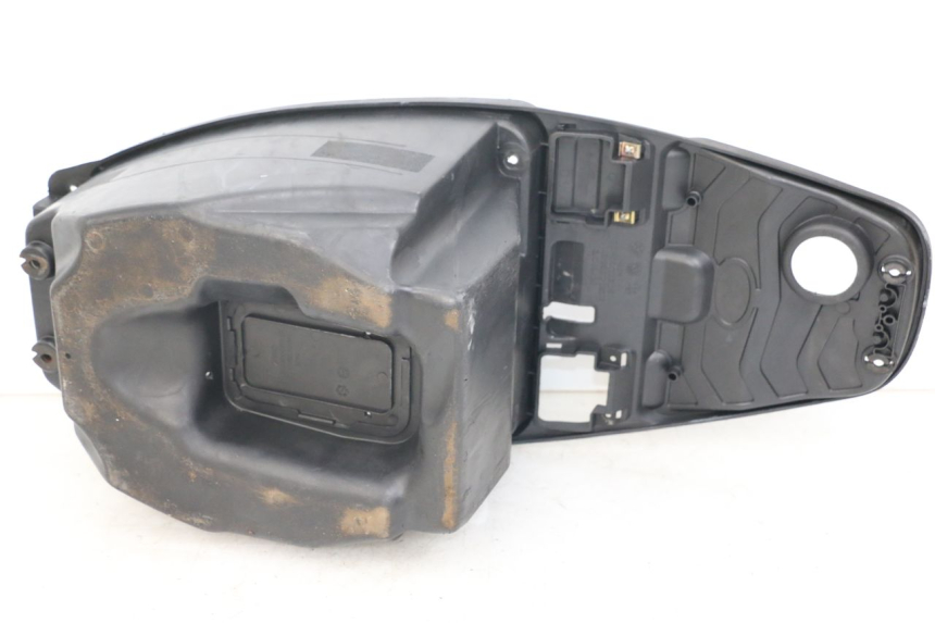 photo de SITZBANKABDECKUNG KYMCO AGILITY RS 4T 50 (2009 - 2013) - Detailansicht des Bauteils