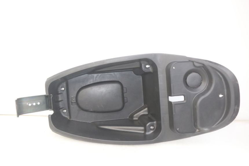 photo de SITZBANKABDECKUNG ECCITY ARTELEC 670 1 (2013 - 2017) - Detailansicht des Bauteils