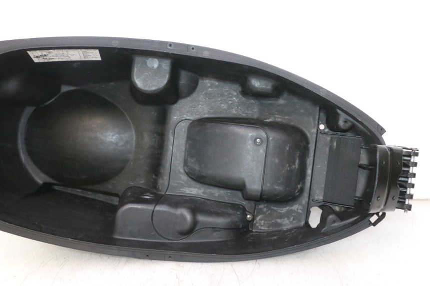 photo de HELMFACH APRILIA ATLANTIC S 125 (2010 - 2013) - Zoom auf Gebrauchszustand