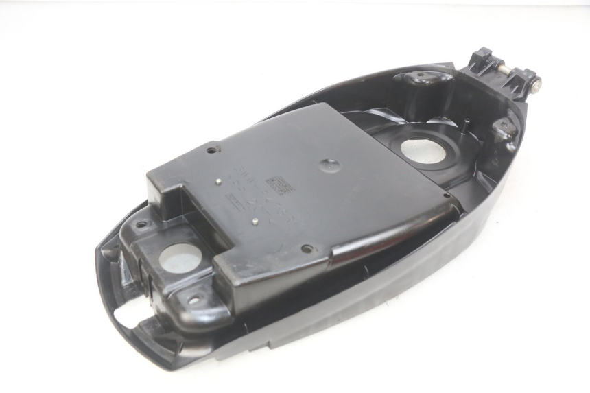 photo de SITZBANKABDECKUNG MBK BOOSTER SPIRIT NAKED 50 (2004 - 2017) - Zoom auf Gebrauchszustand