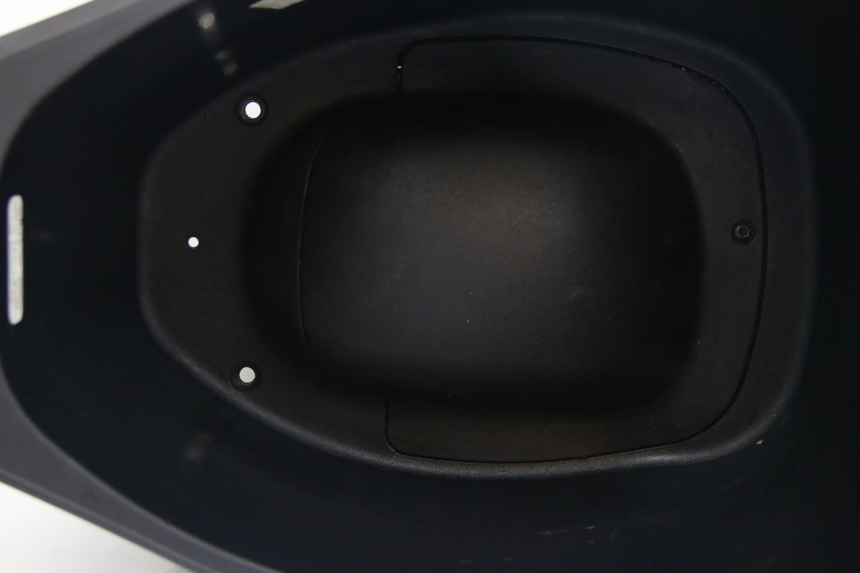 photo de SITZBANKABDECKUNG DERBI BOULEVARD 50 (2009 - 2006) - Oberflächenzustand und Material