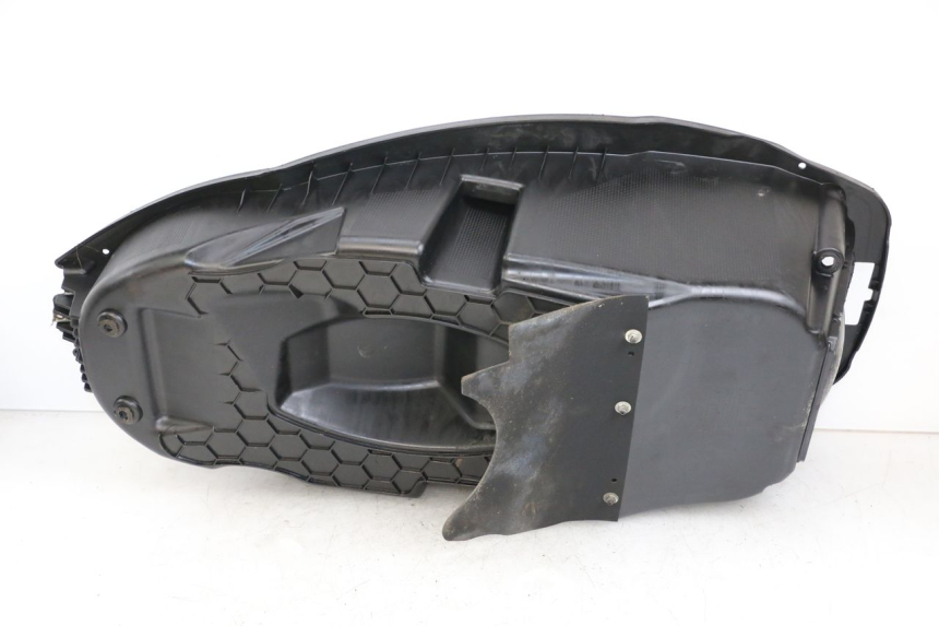 photo de SITZBANKABDECKUNG PEUGEOT CITYSTAR 50 (2013 - 2017) - Detailansicht des Bauteils