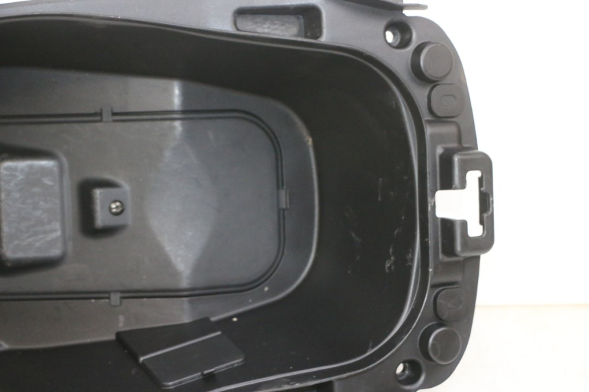 photo de SITZBANKABDECKUNG PEUGEOT DJANGO 4T 50 (2014 - 2019) - Oberflächenzustand und Material