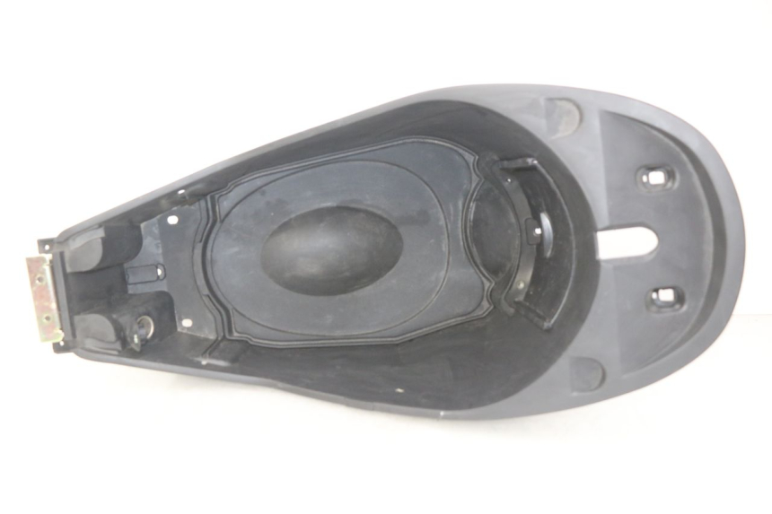 photo de SITZBANKABDECKUNG PEUGEOT E-VIVACITY 1 (2012 - 2018) - Oberflächenzustand und Material