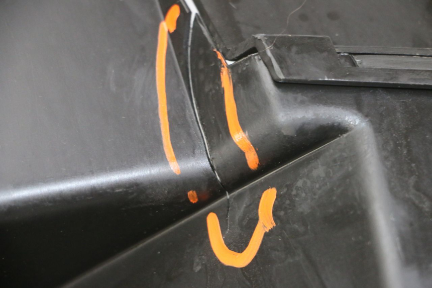 photo de HELMFACH PEUGEOT ELYSTAR 125 (2002 - 2007) - Detailansicht des Bauteils