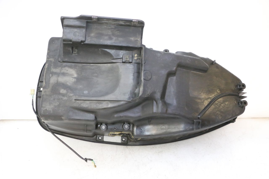 photo de SITZBANKABDECKUNG HONDA FES S-WING SWING ABS 125 (2007 - 2015) - Detailansicht des Bauteils