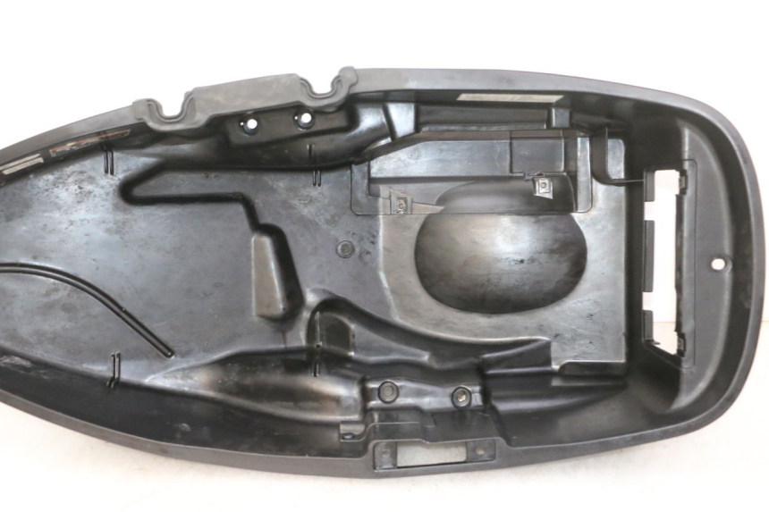 photo de SITZBANKABDECKUNG HONDA FES S-WING SWING ABS 125 (2007 - 2015) - Oberflächenzustand und Material