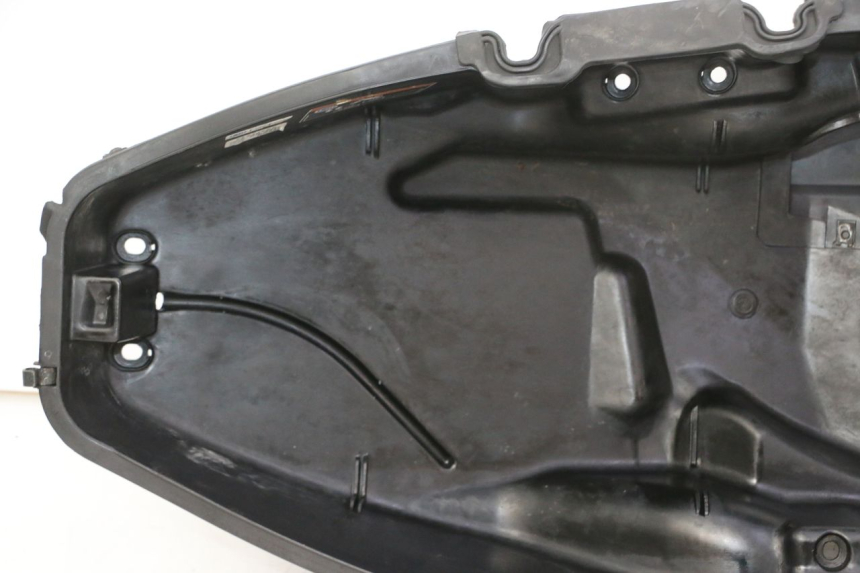 photo de SITZBANKABDECKUNG HONDA FES S-WING SWING ABS 125 (2007 - 2015) - Geprüftes Gebrauchtteil