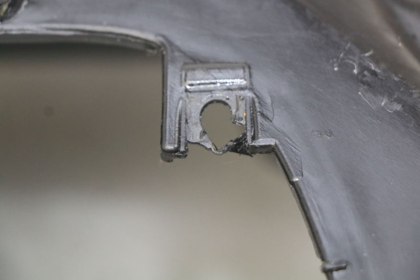 photo de SITZBANKABDECKUNG PEUGEOT KISBEE 2T 50 (2018 - 2022) - Detailansicht des Bauteils